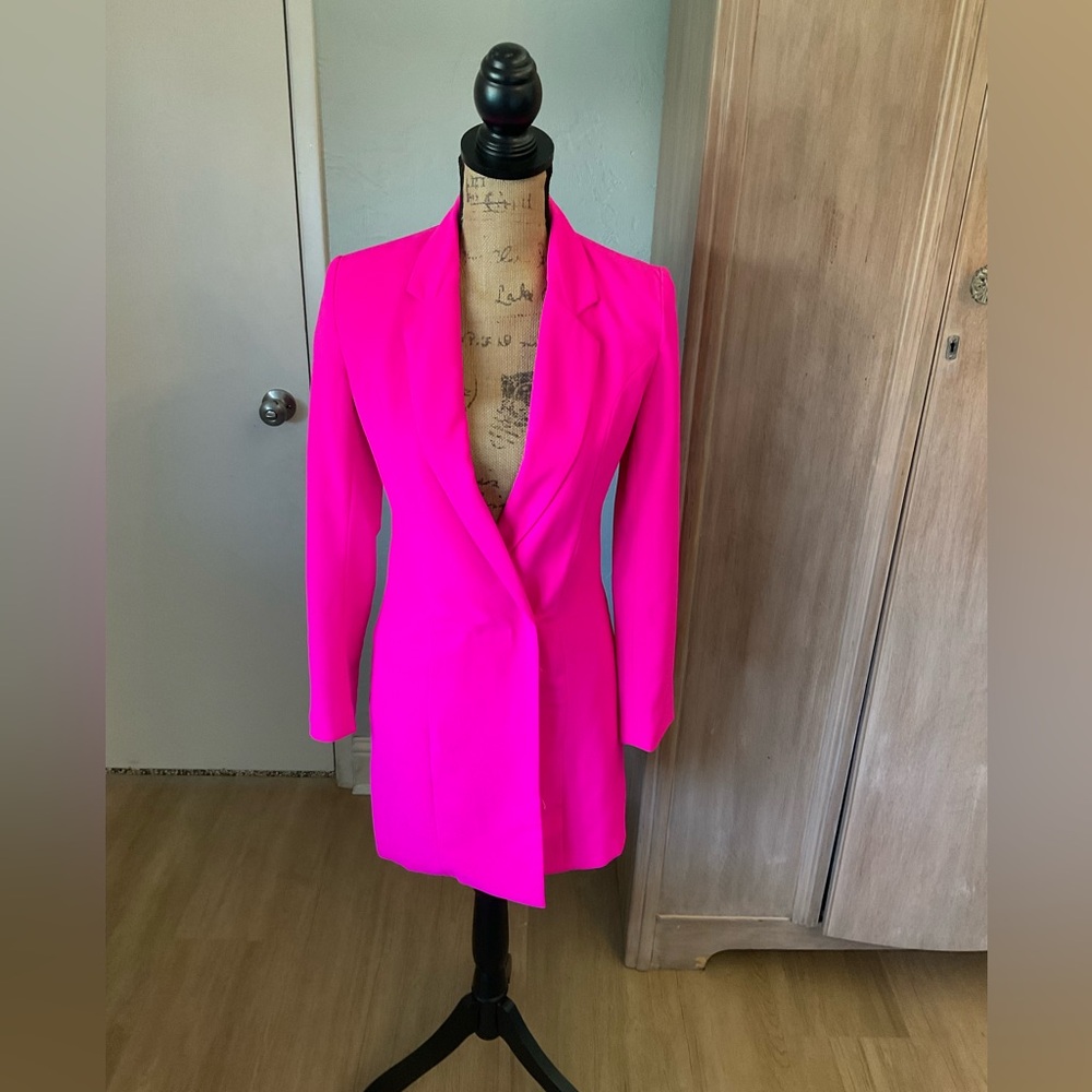 White Fox limited edition Hot Pink Jenner Long Sleeve blazer Dress size XS